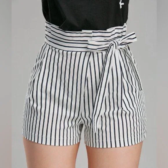 Cream and Gray Stripe Paper bag Shorts, forever 21, size small, summer wardrobe