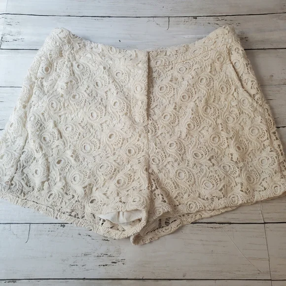 MM couture‎ lace eyelet cream shorts pockets size medium cottagecore vibes