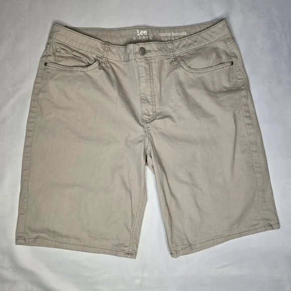 ✨ Lee Riders Midrise Bermuda Shorts – Women's Size 14 – Neutral Khaki ✨