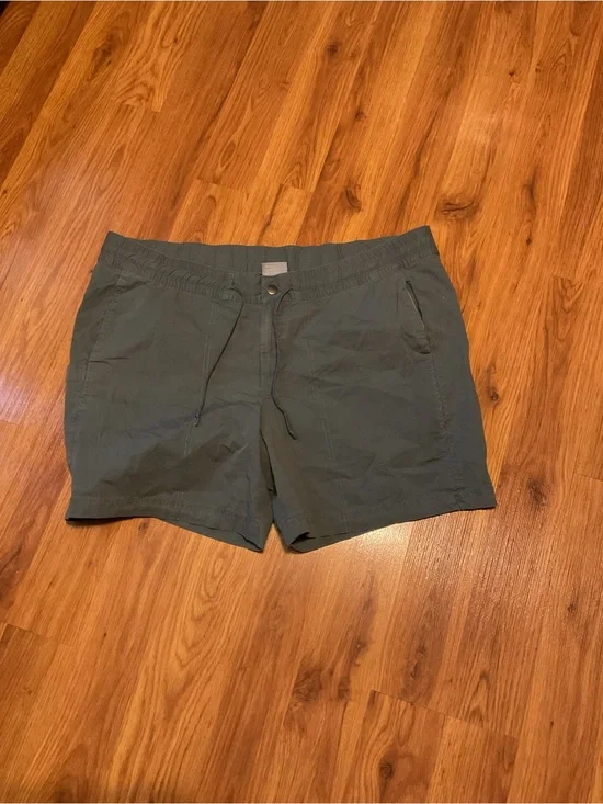 Columbia Grayish Pull On With Drawstring Women’s Shorts Size XL