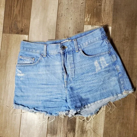 Forever 21 Distressed Jean Shorts Medium Wash Size 25