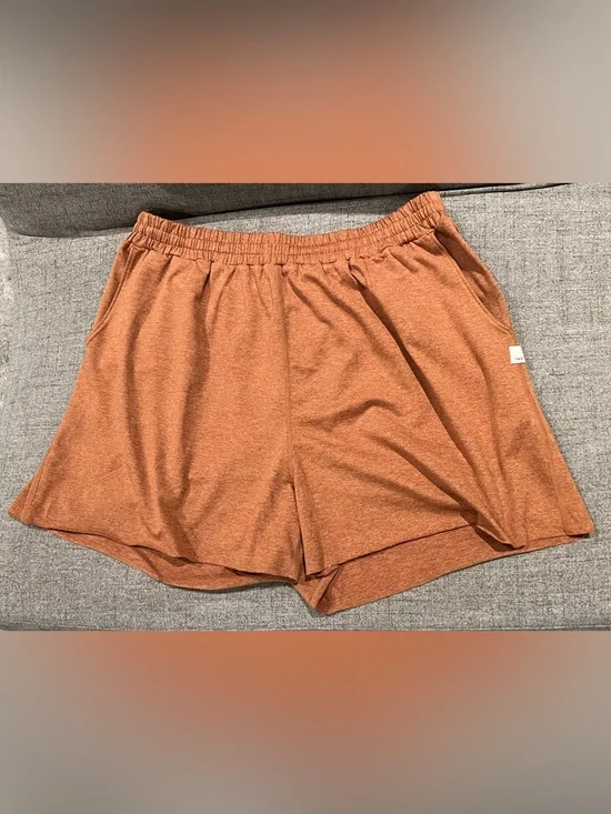 Vuori Boyfriend Short Women’s Shorts Palo Santo Heather Large