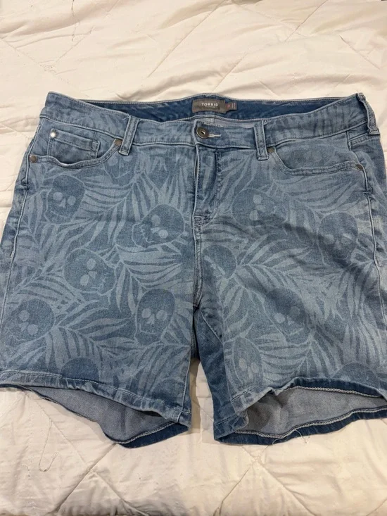 torrid light blue denim skull & leaf jacquard shorts