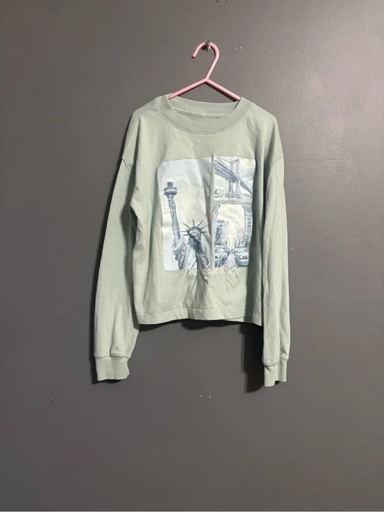abercrombie kids Green preppy NYC Statue of Liberty cropped Graphic Tee kid 9/10