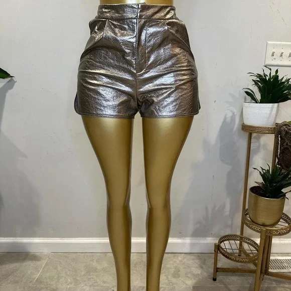 Gold metallic vegan leather shorts elastic waistband M/L‎