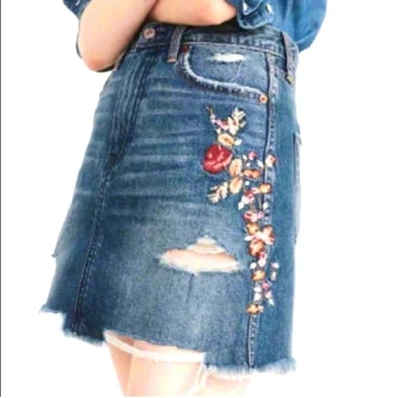 ABERCROMBIE & FITCH Jean Floral Embroidered Distressed Mini Skirt Womens Size 28