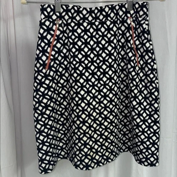 Anthropologie Le Lis Maura black & white geometric print A-line skirt.  Sz Small