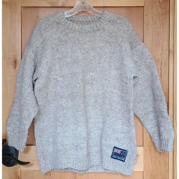 New Zealand 100% Wool Gray Beige Sweater MEDIUM Warm Winter Closet Staple‎ M