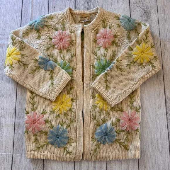 Vintage 1940s Flower Embroidered Granny Cottage Small Sweater Wool Open Cardigan