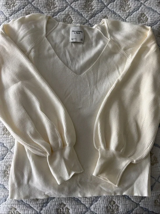 Abercrombie & Fitch Ivory V-Neck Ribbed Balloon-Sleeve Sweater