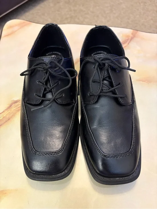 Sonoma boys black dress shoes-TIE-size 4 -excellent condition