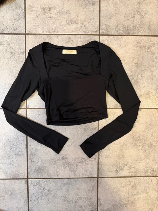 Cider Black Long-Sleeve Square-Neck Crop Top