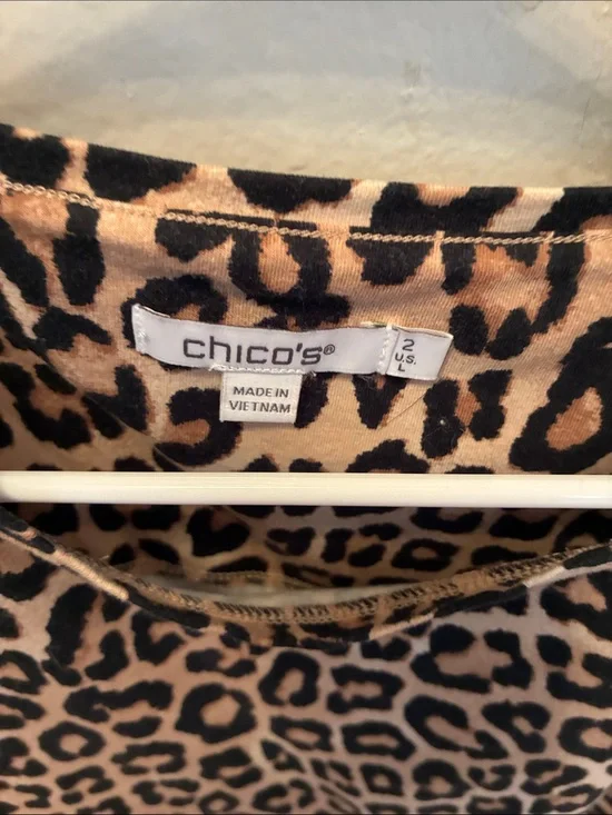 Chico's Leopard Print- Elastic Cuffs Hint of metallic Gold on Sleeves Size 2
