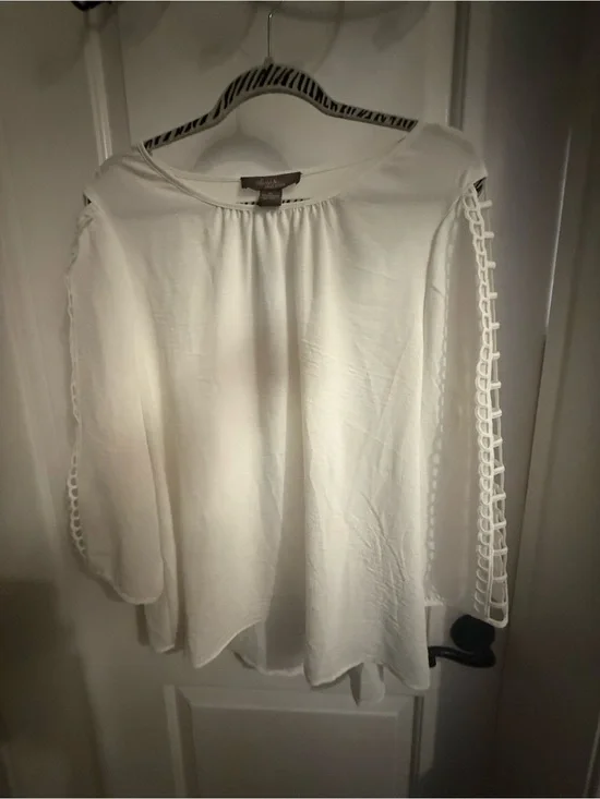Cold-Shoulder White Blouse with Ladder-Sleeve Detail XL