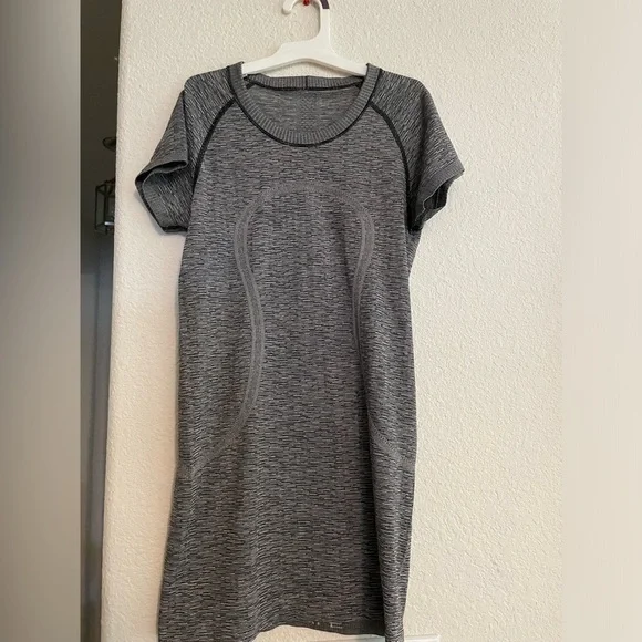 Lululemon Athletica Gray Short Sleeve Swiftly size 4