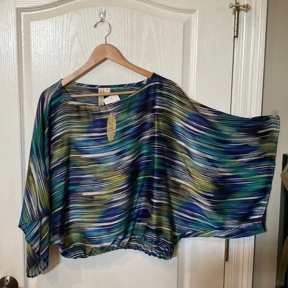 ADiva Women’s size M Poncho elastic hem top