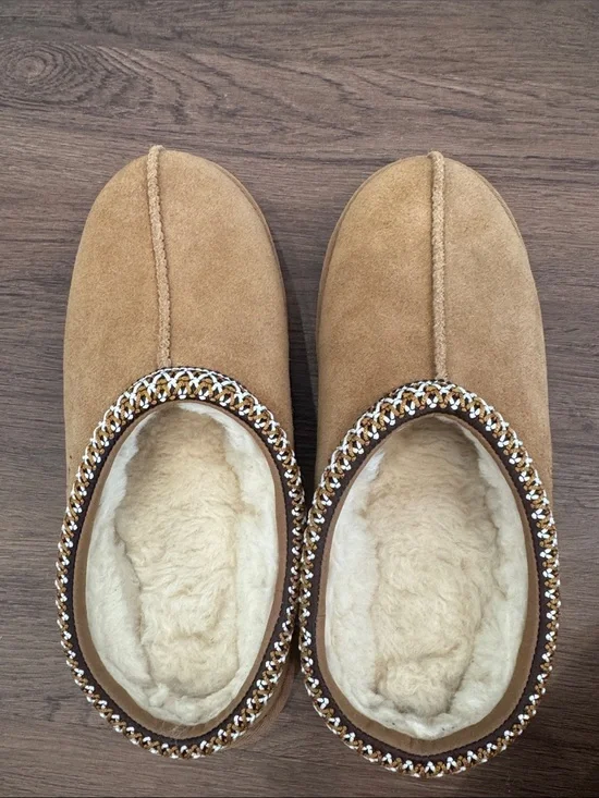 UGG Boys Chestnut Suede Slip-On Slippers with Braided Trim- like new