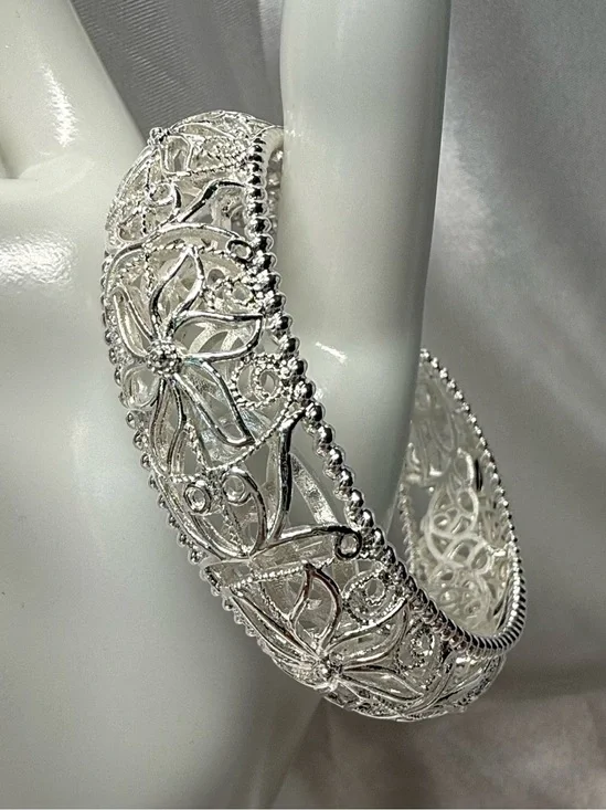 Fashion Jewelry Silver Filigree Floral Bangle Bracelet