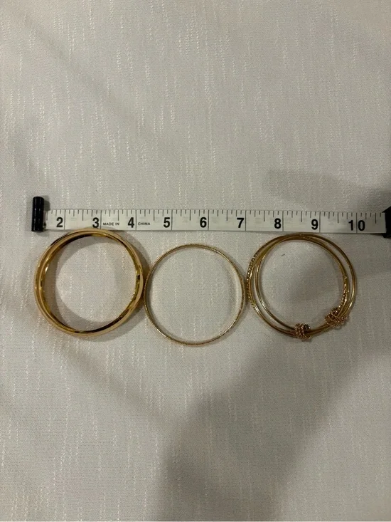 Gold Tone Women's Bangle Bracelet Set - Classic Stackable Style
