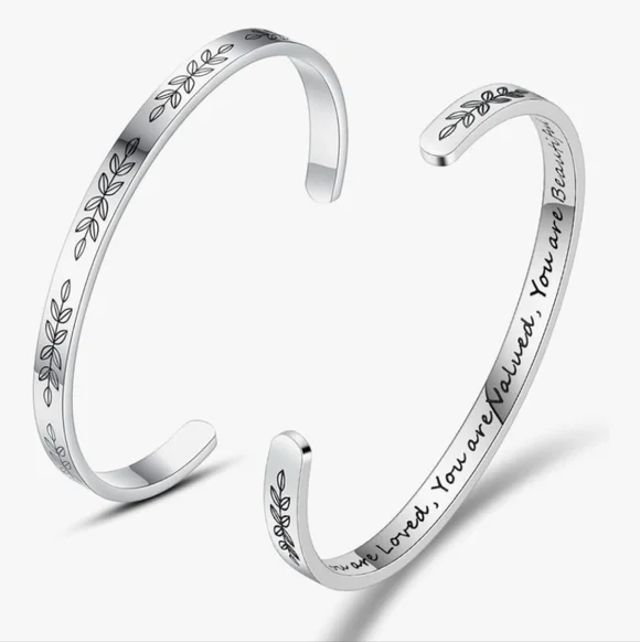 Elegant Silver Leaf Engraved Bracelet