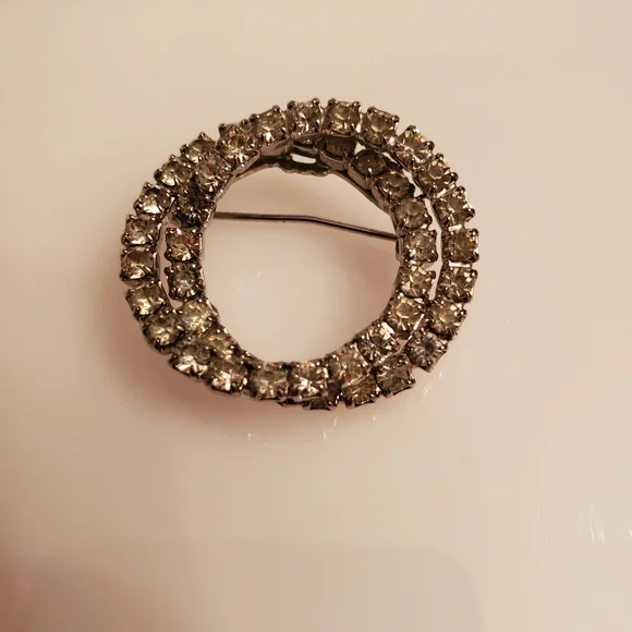 Vintage rhinestone double circle brooch pin
