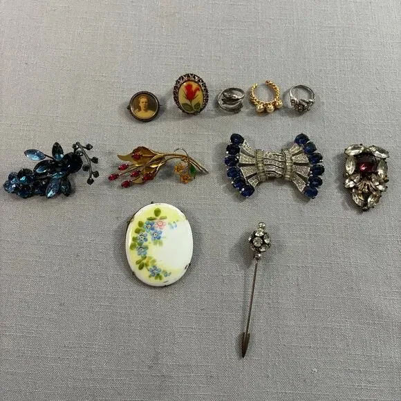 Vintage Costume Jewelry Lot Rhinestone Brooches Pins Rings Floral Portrait