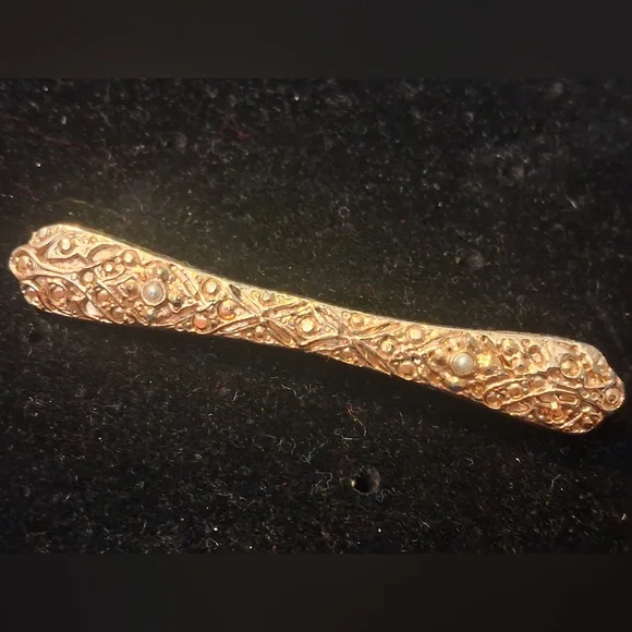 Elegant Goldtone Brooch With Faux Pearl Accents