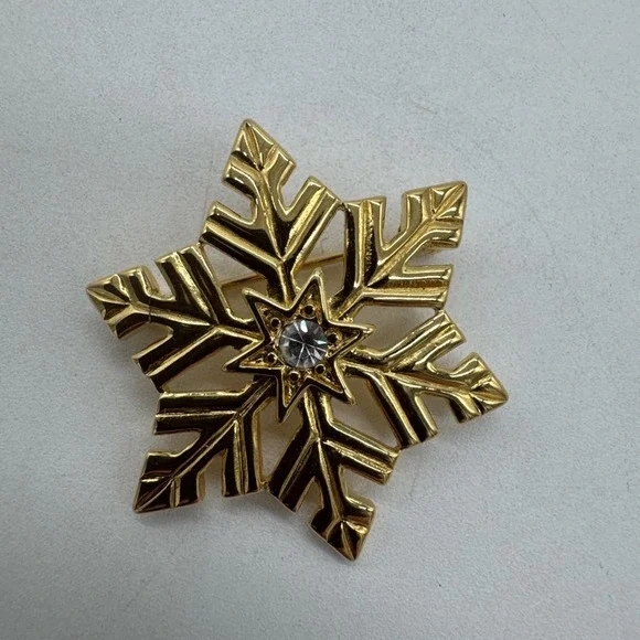 vintage mid century snowflake gold tone brooch Trifari 1.25