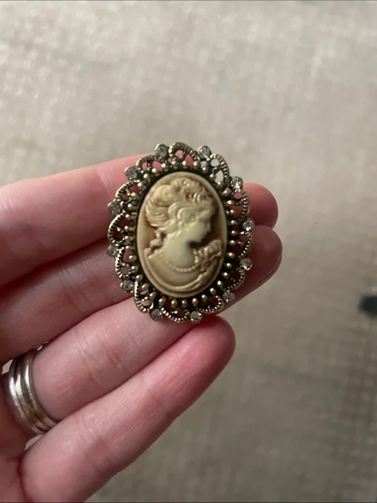 Lady Cameo Brooch
