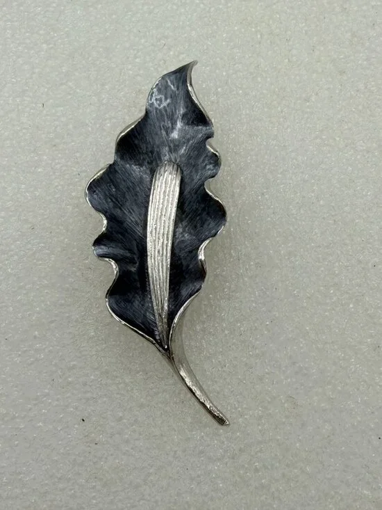 Vintage Kramer Leaf Shaped Brooch Pin