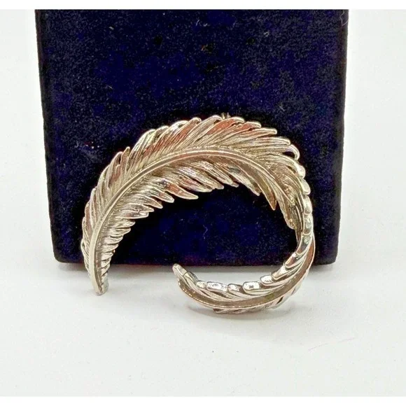 Feather‎ Quill Vintage Mid-Century Brooch Pin Silver Tone Textured Detailed