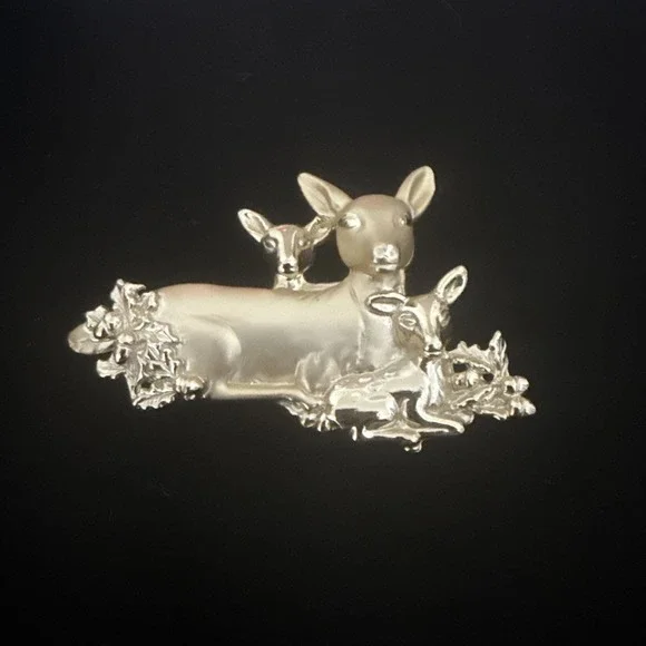 Vintage Danecraft Deer Fawn Doe Brooch 1980s Brushed Gold Tone Pin Signed