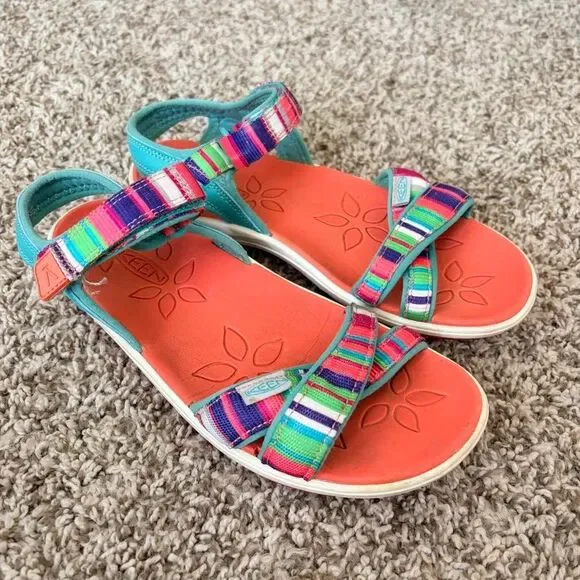 Size 3 / Girls KEEN Sandals