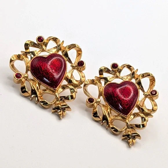 Avon Vintage Red Glitter Enamel Heart Bow Gold Tone Stud Earrings 1.25