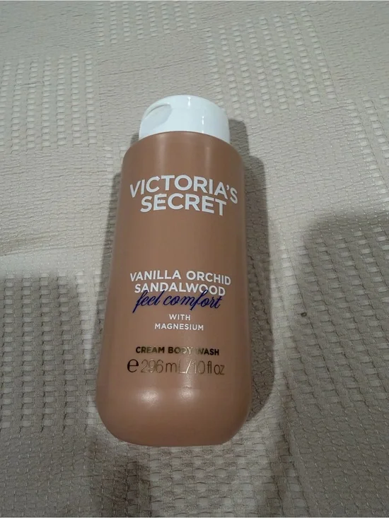 Victoria's Secret Cream Body Wash in Warm Tan