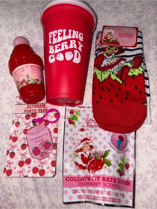 Feeling Berry Good Strawberry Bath & Body Set — Red