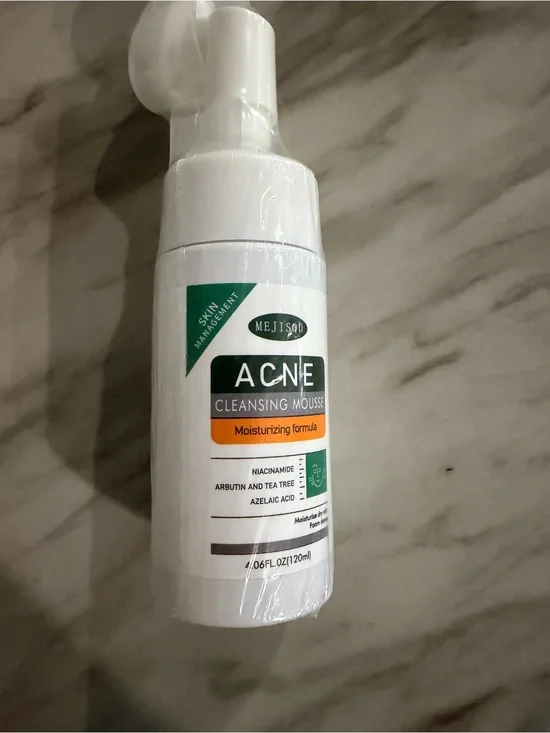 Acne Cleansing Mousse Moisturizing Formula - White