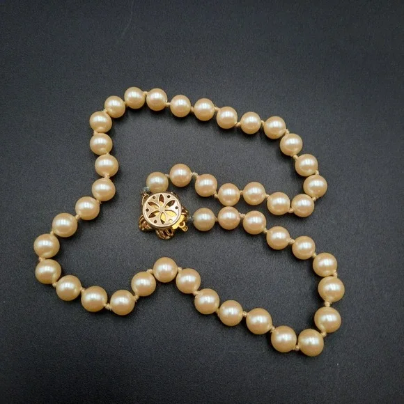 Vintage Faux Pearl Necklace with Goldtone Flower Clasp and Pink‎ Rhinestone