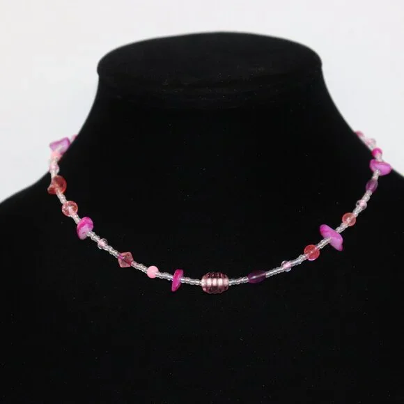 Beautiful NWOT pink and mermaid shimmer glass beaded necklace 16