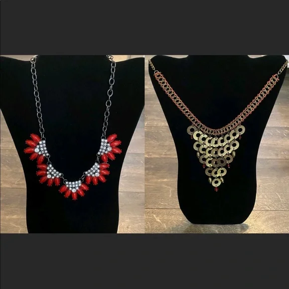 Lot of‎ 2 Necklaces