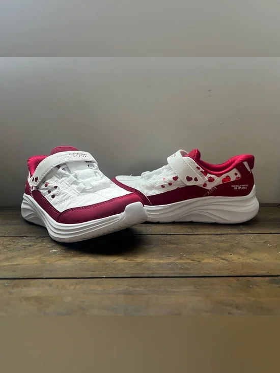 NEW Skechers Slip-ins girls White and Red Heart Sneakers