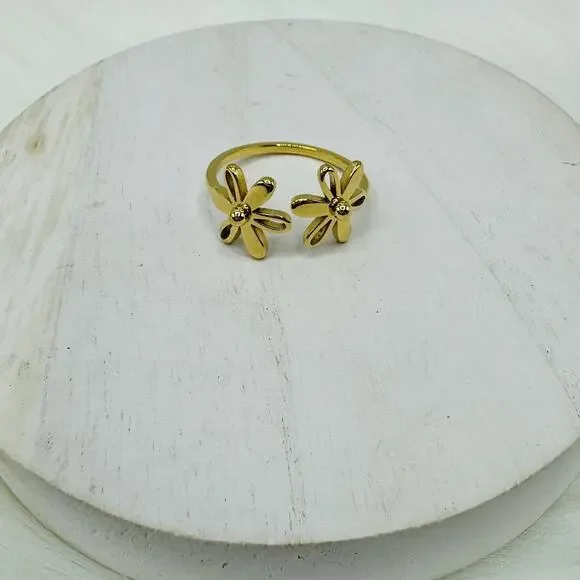 Golden Daisy Ring Size 9
