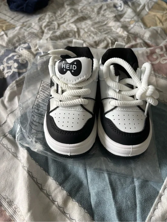 SHEIN Black and White Kids Sneakers with Cheerful Logo