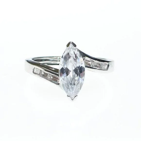 VINTAGE MARQUISE‎ CUBIC ZIRCONIA ENGAGEMENT RING