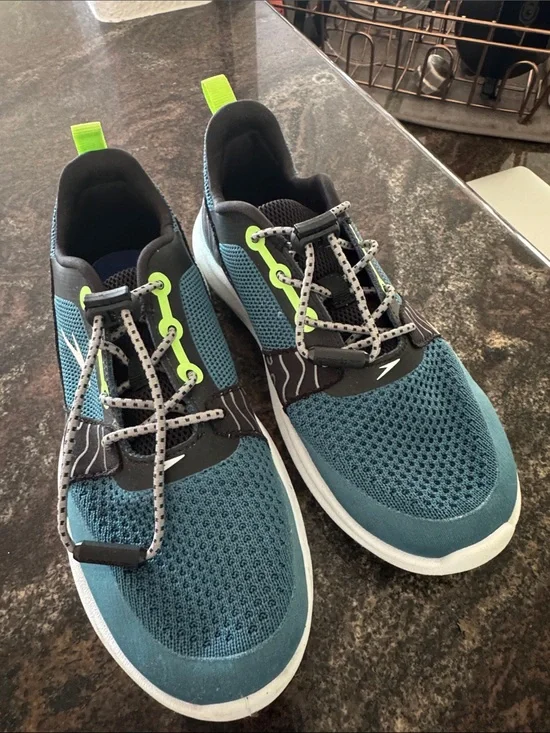 Boys Speedo athletic water shoes size 2c junior medium