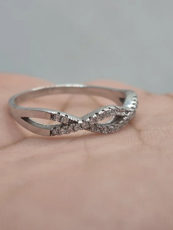 .925 Sterling Silver Elegant Women's Ring, Jewelry  Brand new
