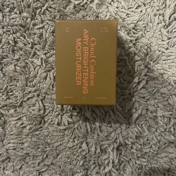 Eadem Cloud Cushion Airy Brighteming moisturizer