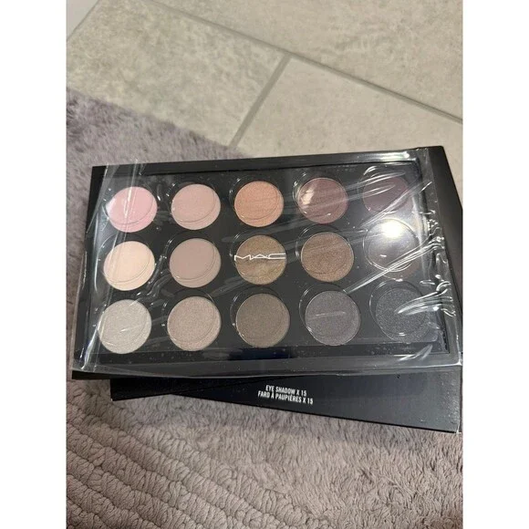 Brand new mac 15 eyeshadow cool neutral