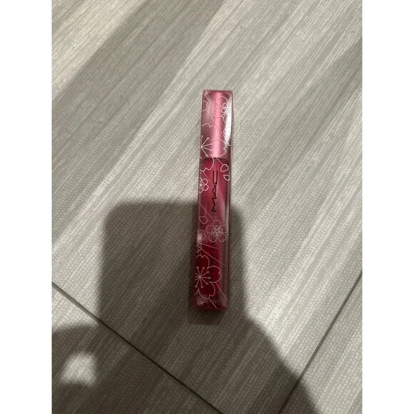 Limited edition MAC plenty of pout plumping lipgloss
