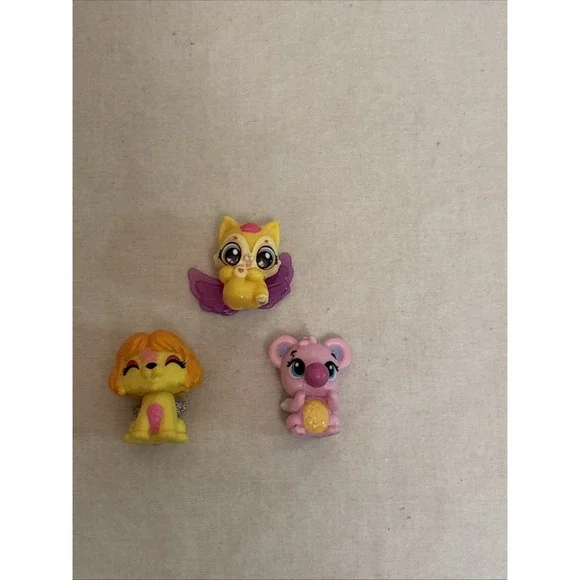 Hatchimals CollEGGtibles Lot of 3 Mini Action Figures Yellow Pink Multi